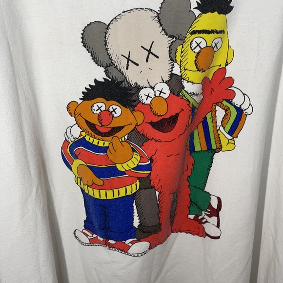 Rare And Unique Kaws x Uniqlo x Sesame Street Mens Size XL Extra Fire Drippy T! - Picture 5 of 7
